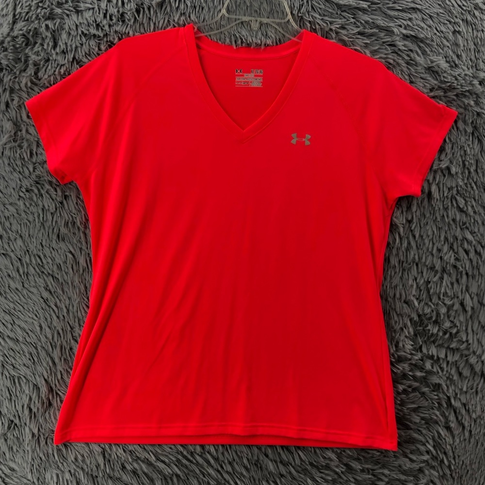 Under Armour UA Shirt Womens XL Semi Fitted Vneck Logo Athletic Workout Top